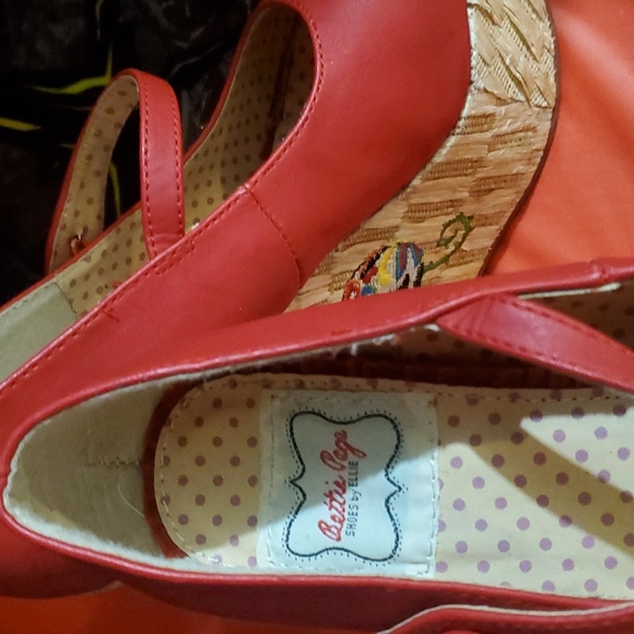 Bettie Page sugar skull platforms. - Picture 5 of 10